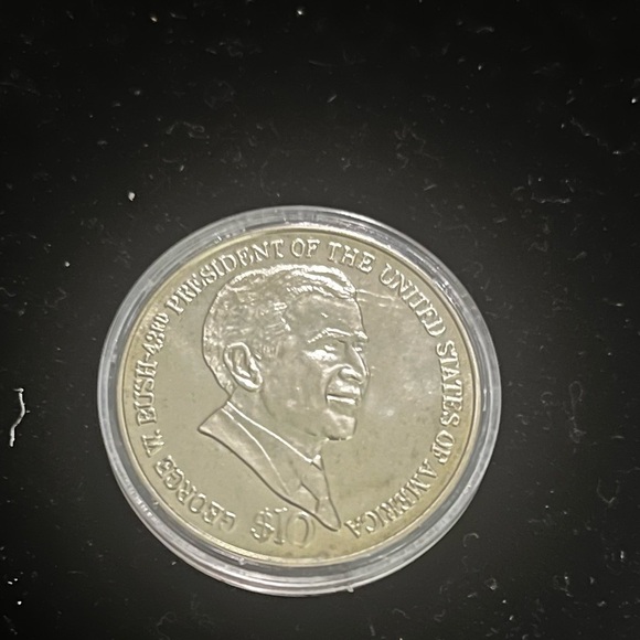 2004 George W Bush $10 Coin Republic of Liberia American Mint - Picture 1 of 5